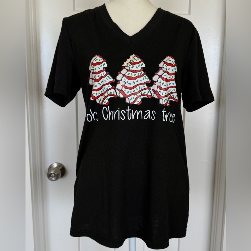 Oh, Christmas Tree Graphic Tee | Black Holiday V-Neck | Size Small